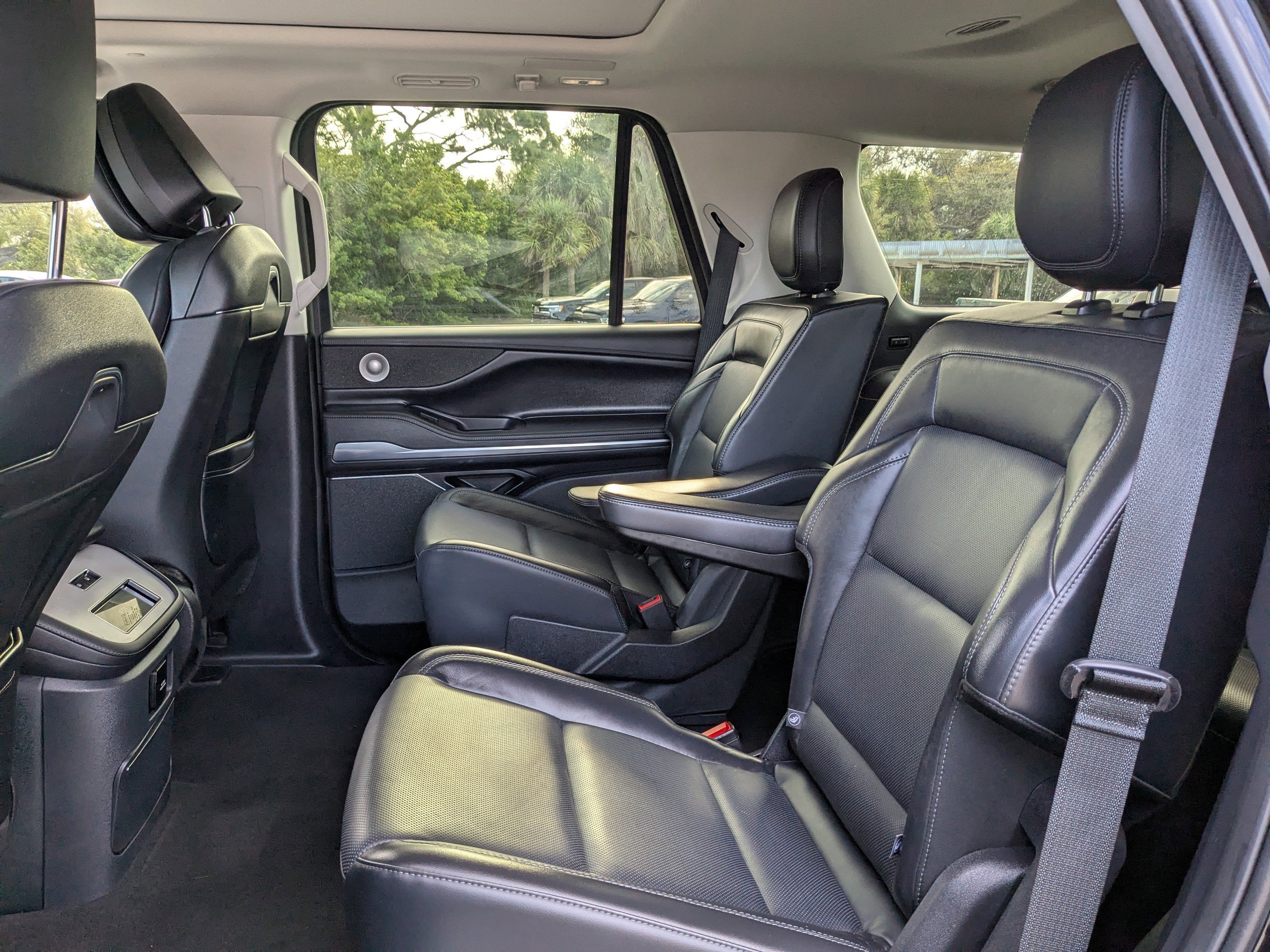 Used 2025 Lincoln Navigator Reserve image 17