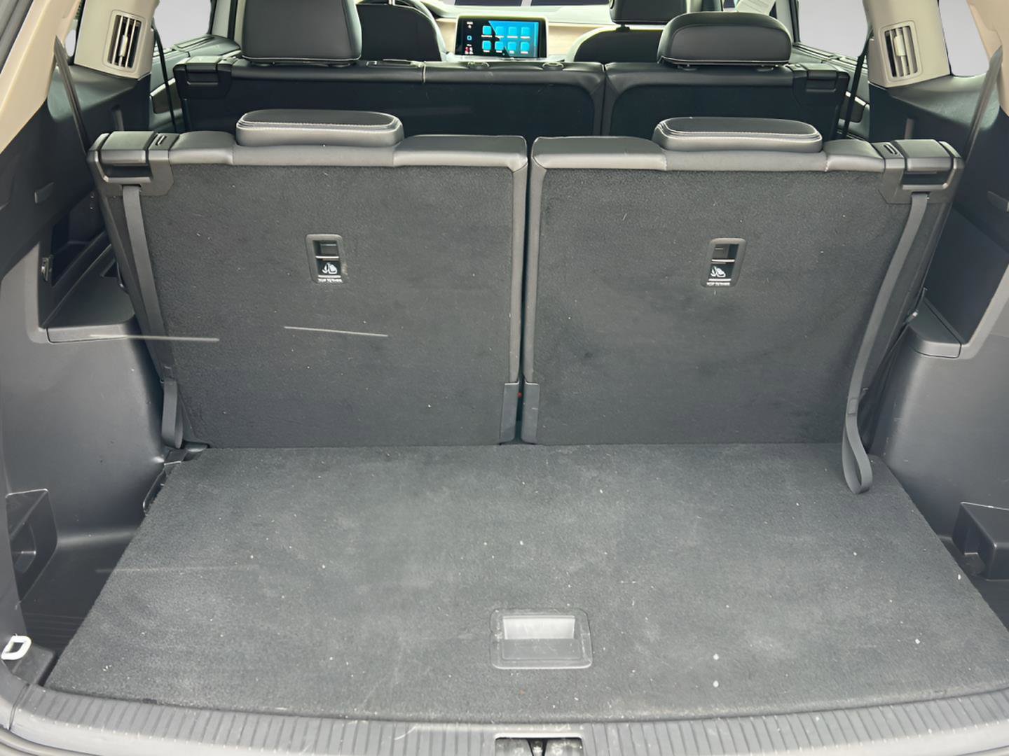 Used 2024 Volkswagen Atlas SE image 11