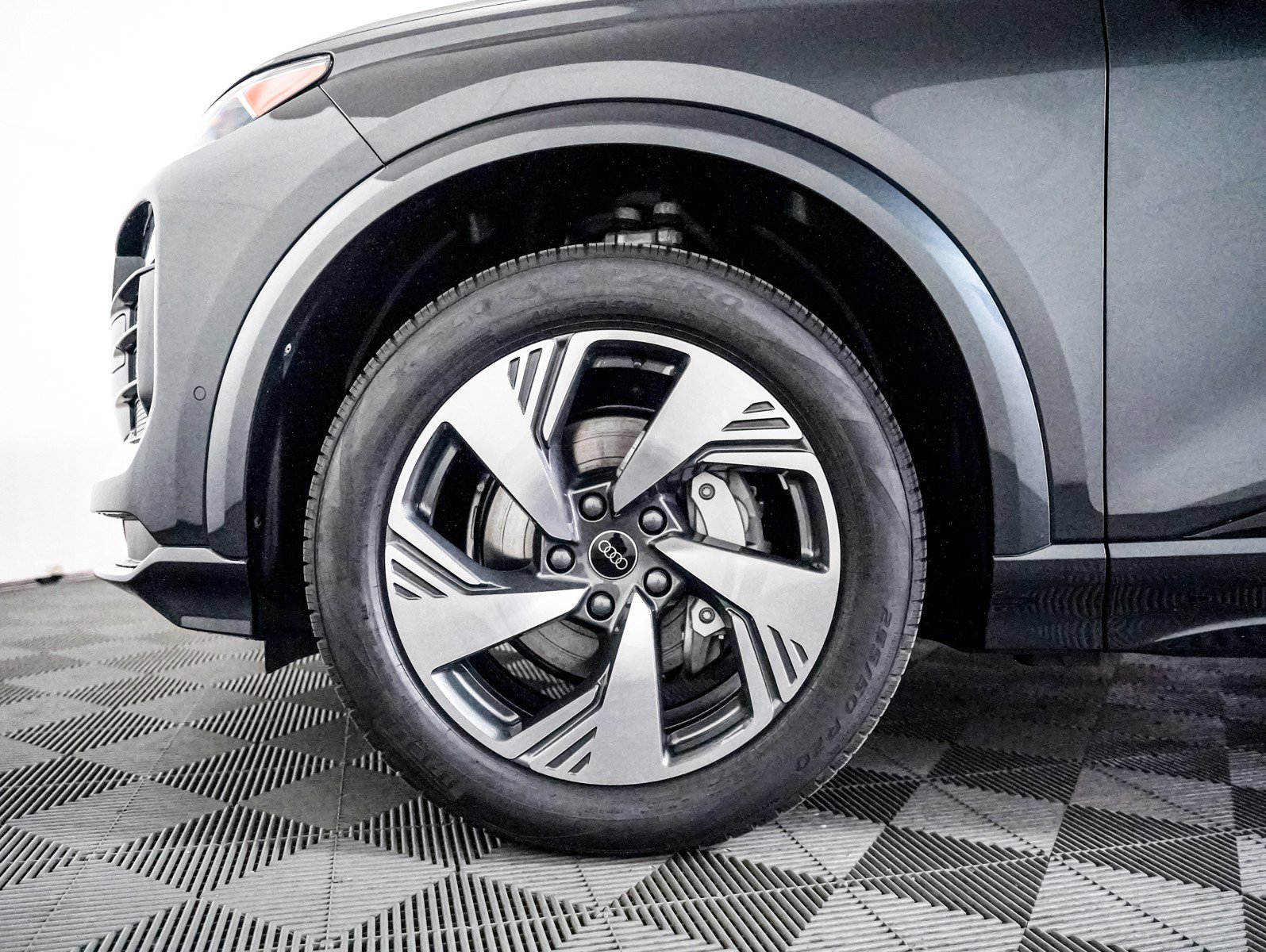 New 2025 Audi Q6 e-tron Premium AWD/4WD image 6