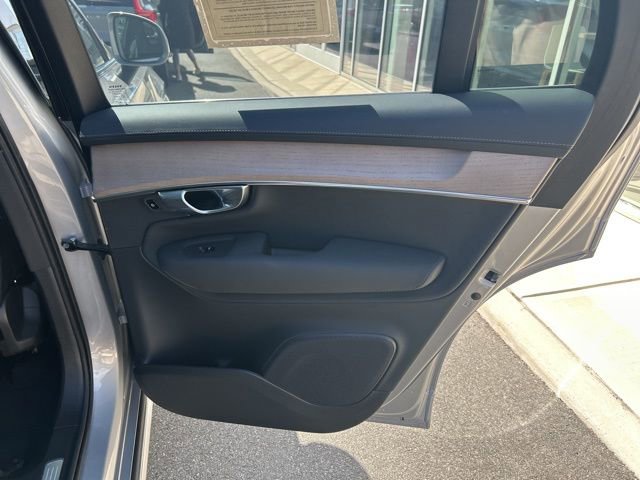 Certified 2025 Volvo XC90 B6 Plus image 9
