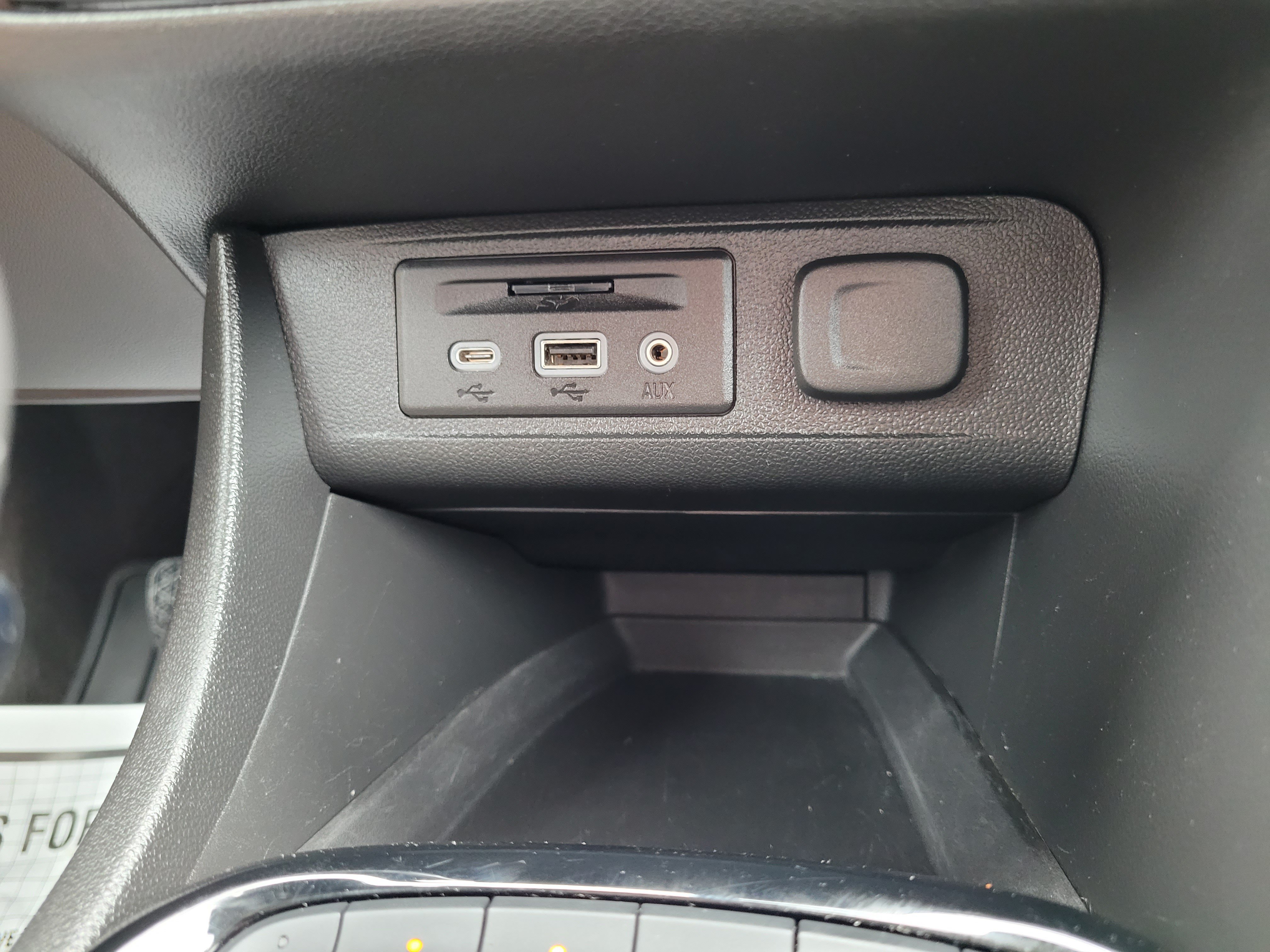 Used 2020 Buick Encore GX Essence w/ Experience Buick Package AWD/4WD image 24