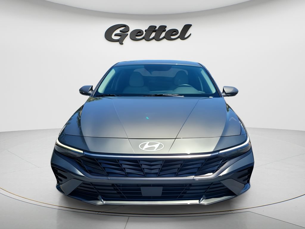 Certified 2025 Hyundai Elantra Limited FWD image 2