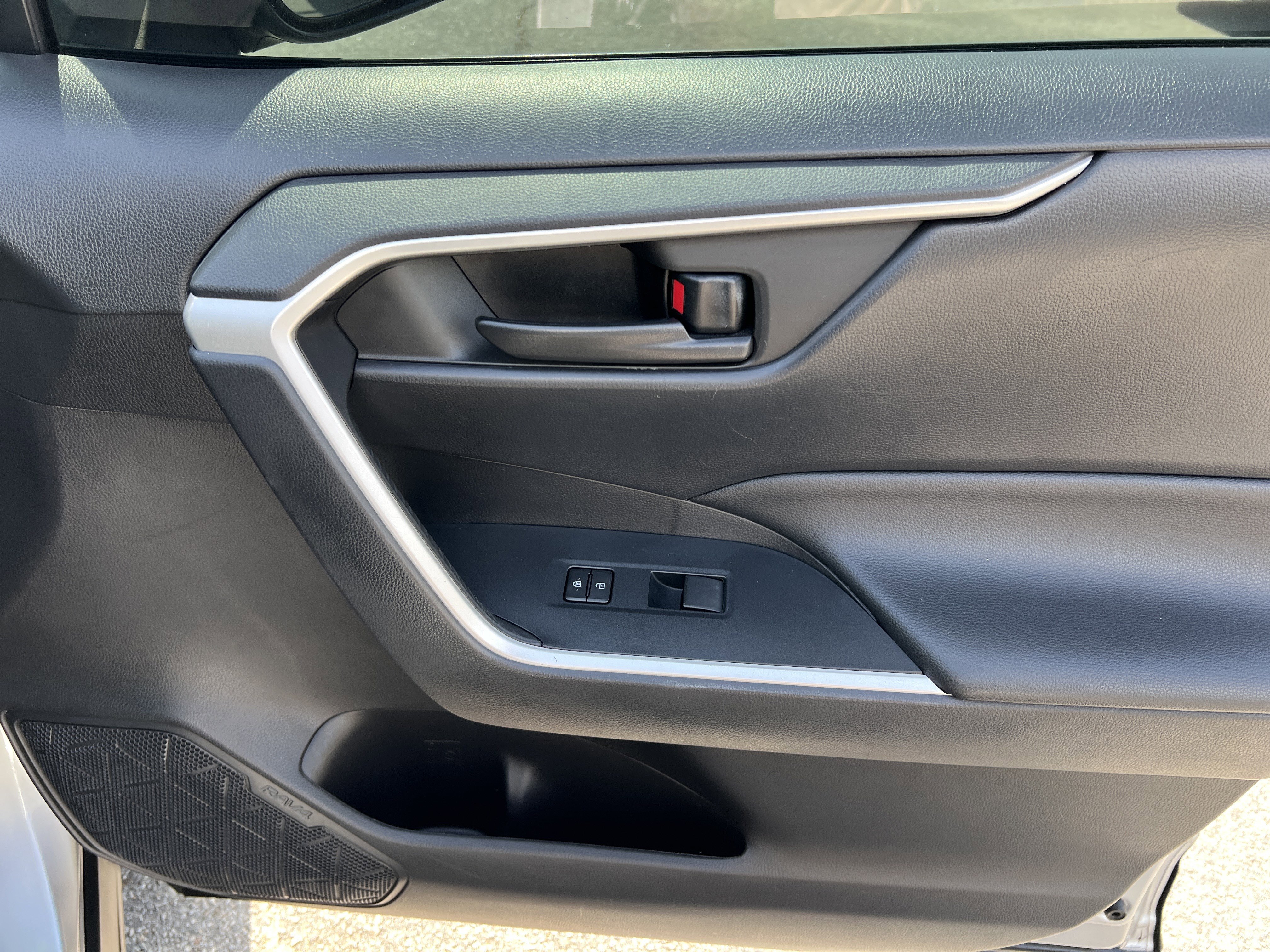 Certified 2020 Toyota RAV4 LE FWD image 25