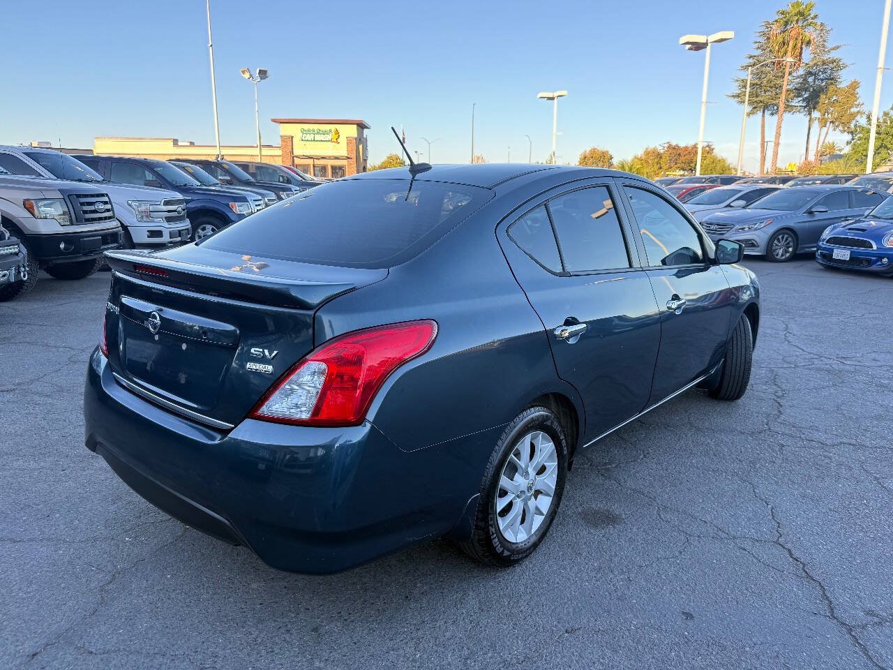 Used 2017 Nissan Versa SV w/ SV Special Edition Package FWD image 7