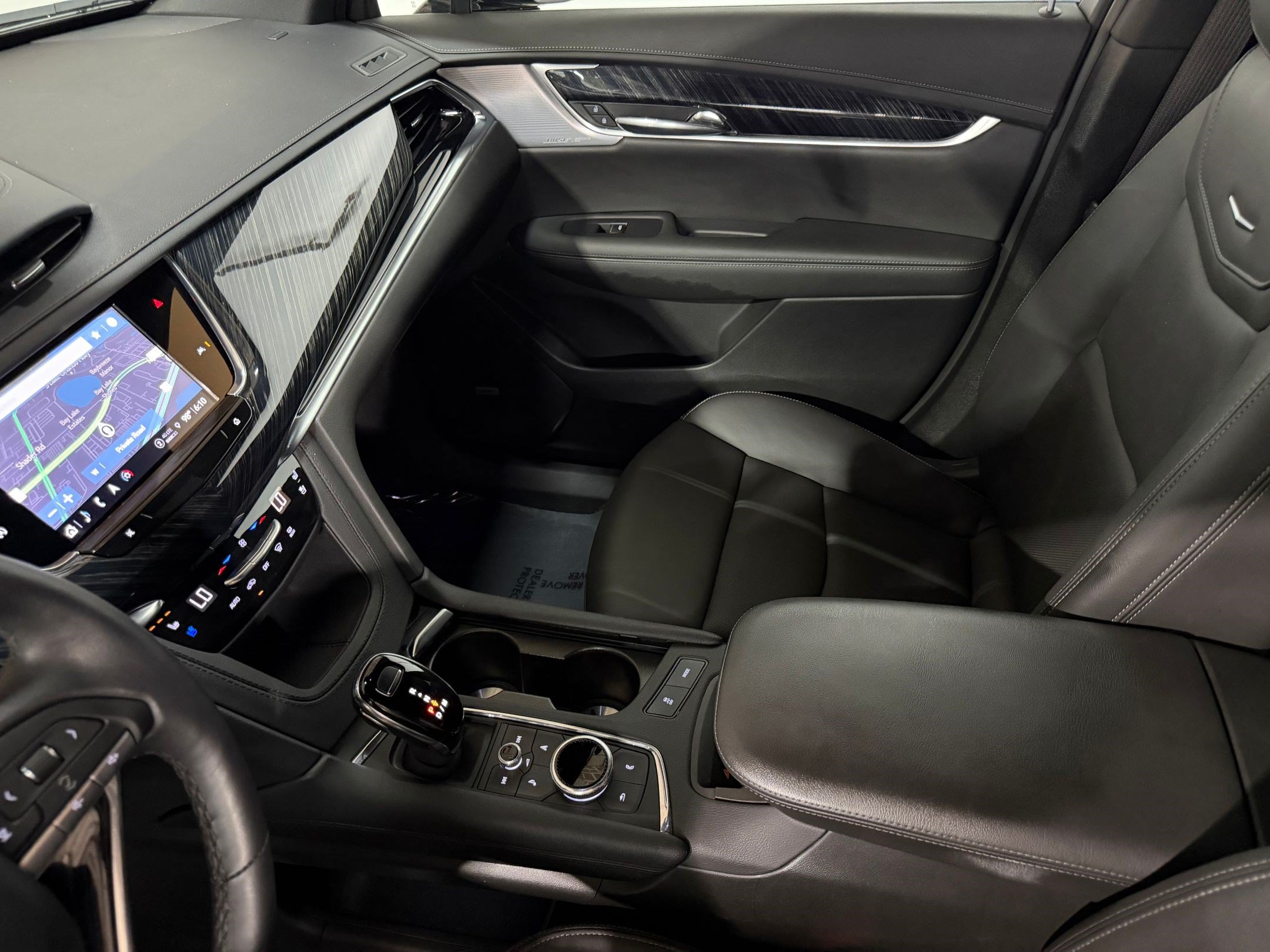Used 2024 Cadillac XT6 Premium Luxury FWD image 16