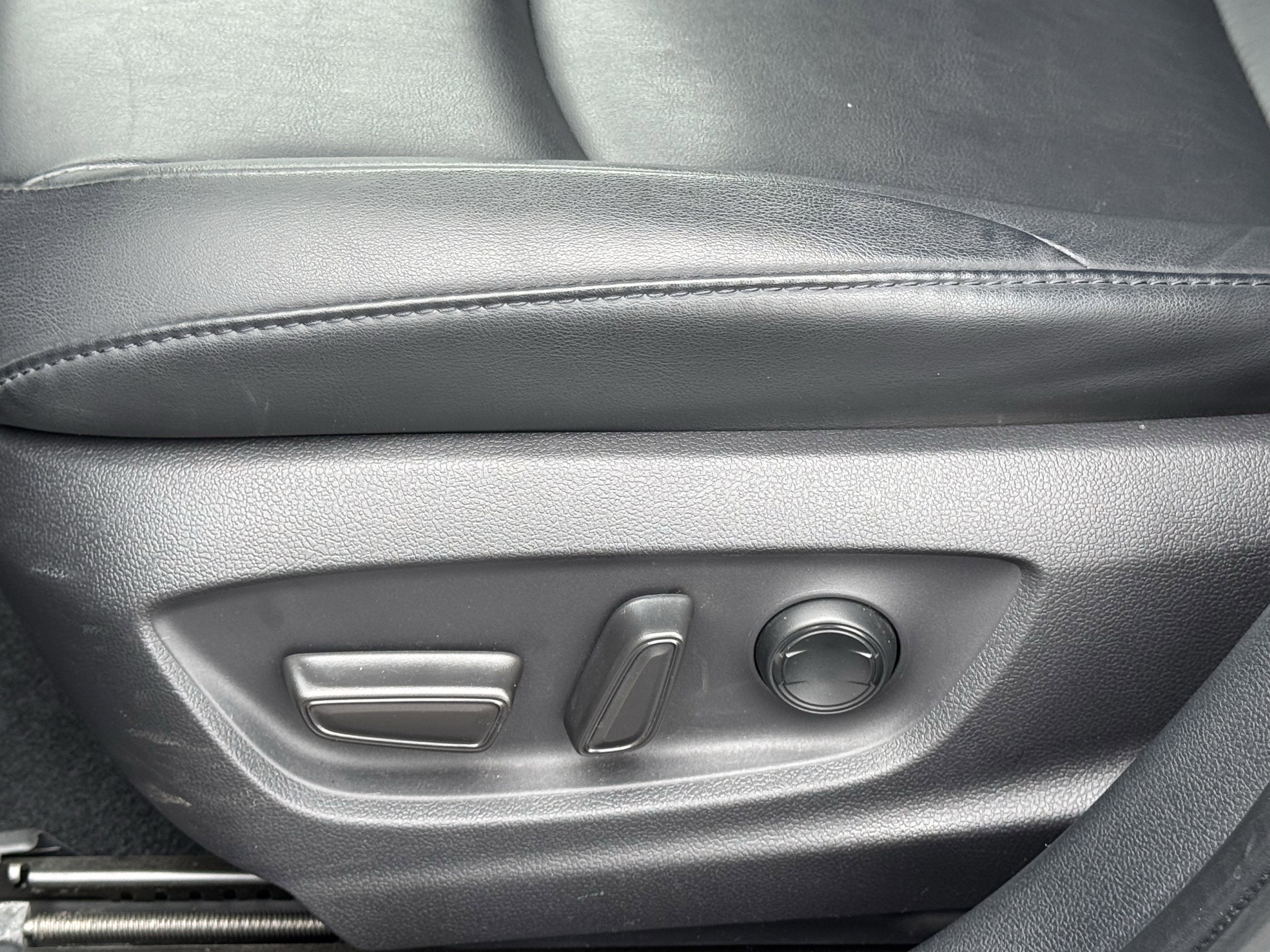 Used 2021 Toyota Prius L Eco image 27