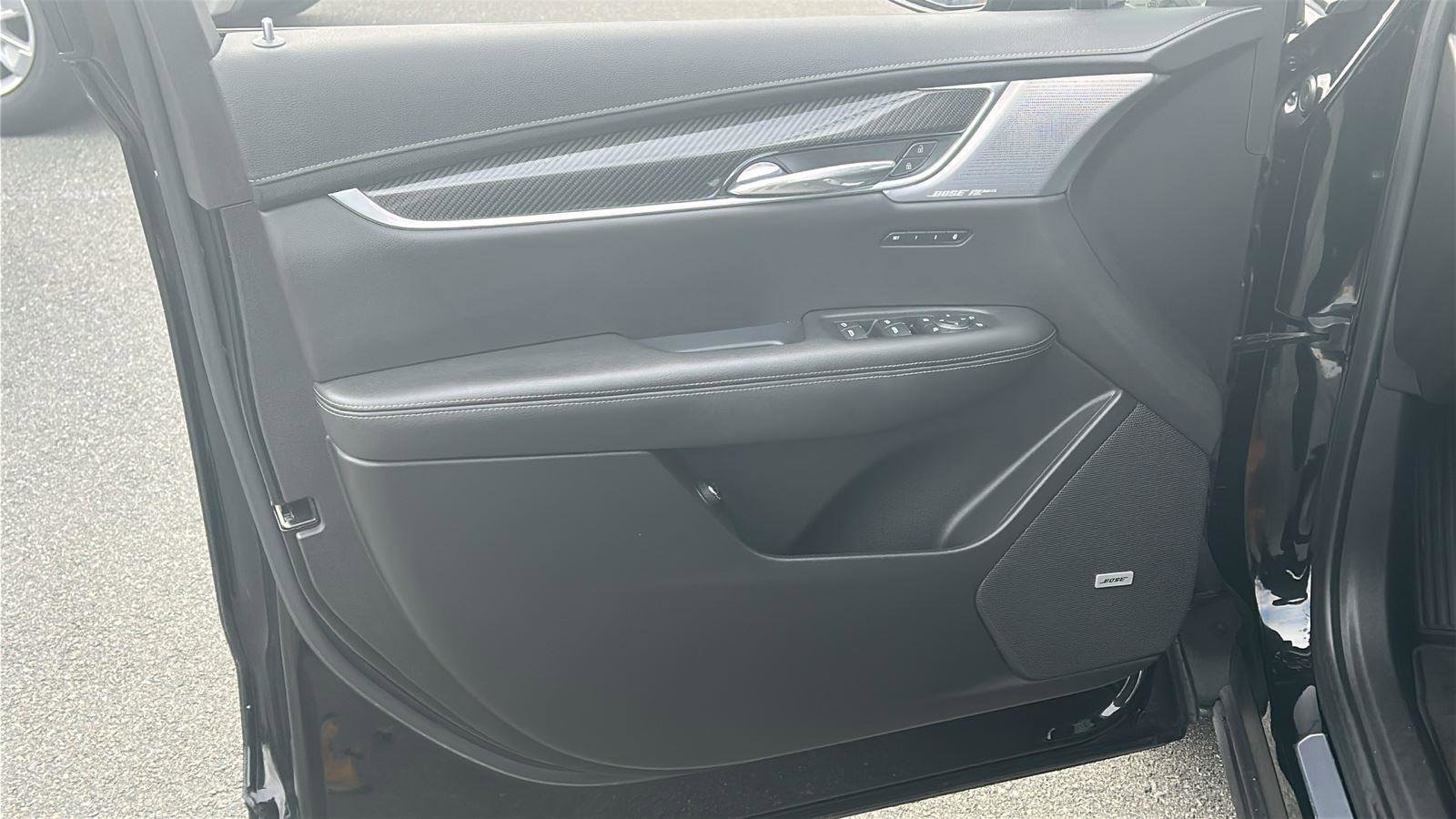 Used 2022 Cadillac XT6 Sport w/ Technology Package image 15