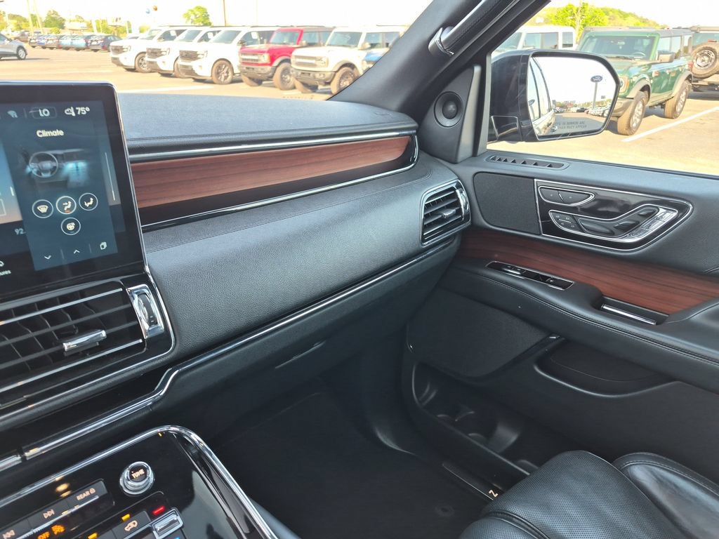 Used 2023 Lincoln Navigator Reserve AWD/4WD image 22