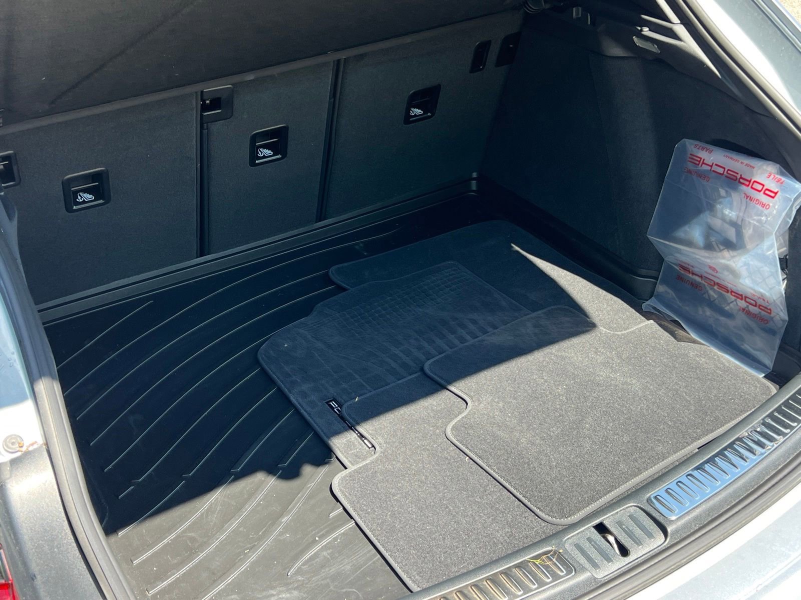 Certified 2025 Porsche Macan AWD/4WD image 21