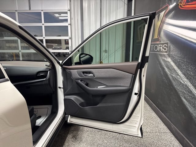 Used 2022 Nissan Rogue SV AWD/4WD image 27