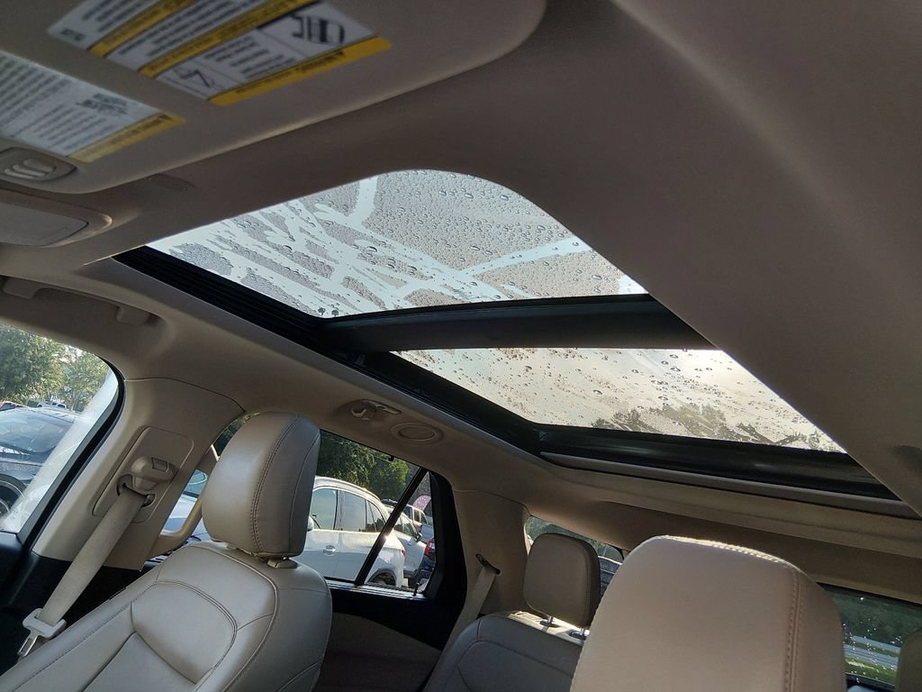 Used 2023 Ford Explorer Limited w/ Limited Technology Package RWD image 13