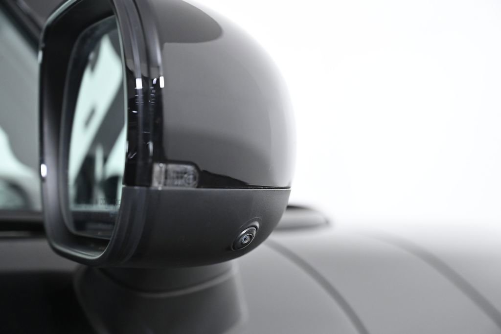 Used 2025 MINI Cooper 2-Door Hardtop image 11