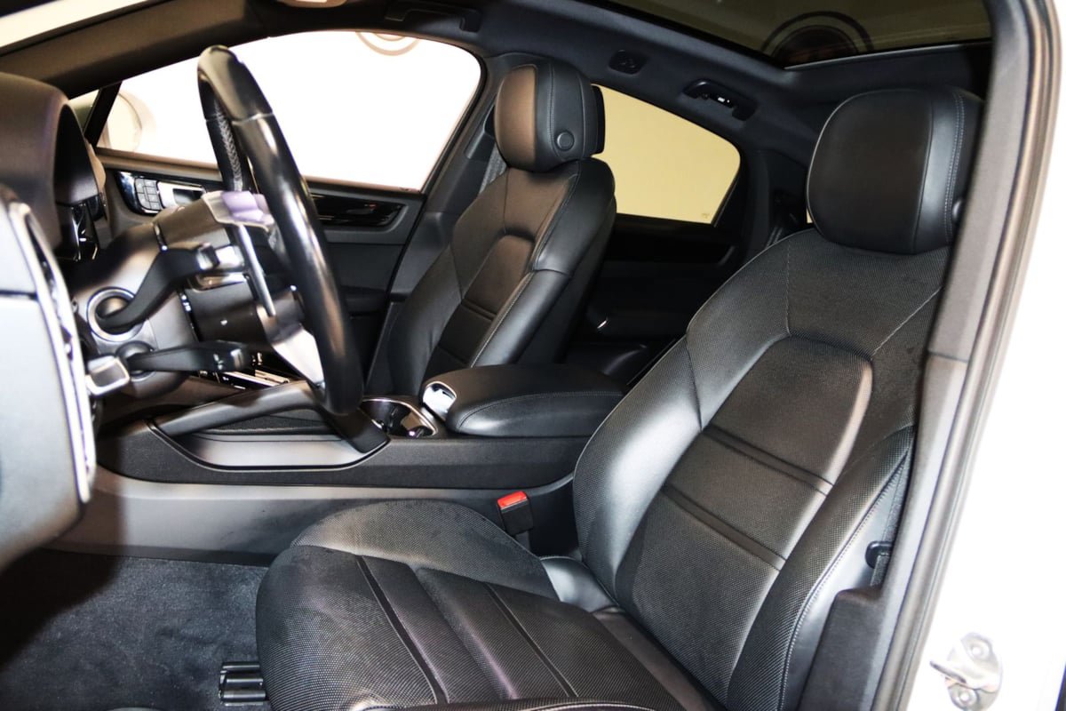 Used 2023 Porsche Cayenne Coupe w/ Towing Package w/o Tow Ball AWD/4WD image 40