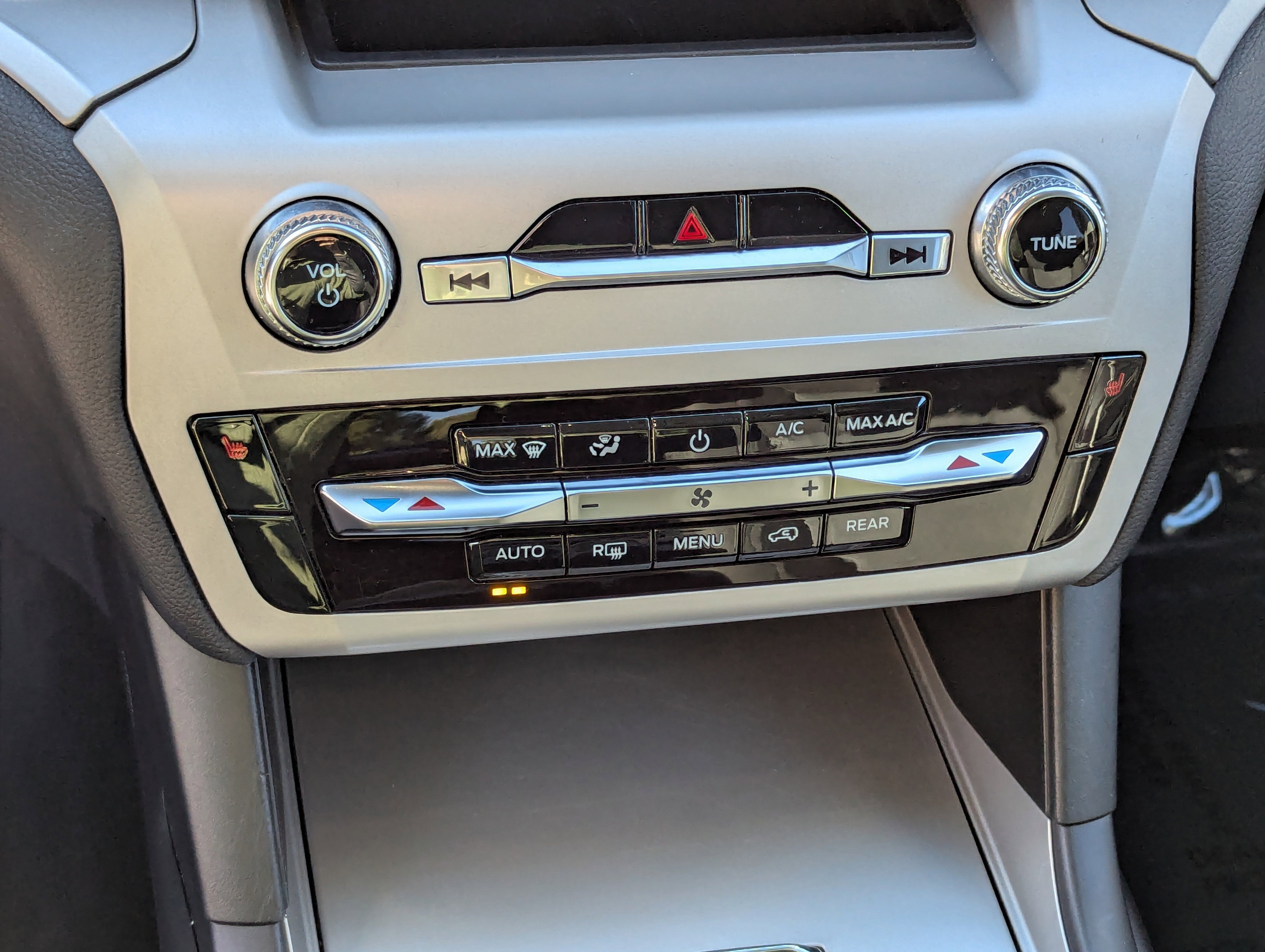 Used 2022 Ford Explorer XLT image 24