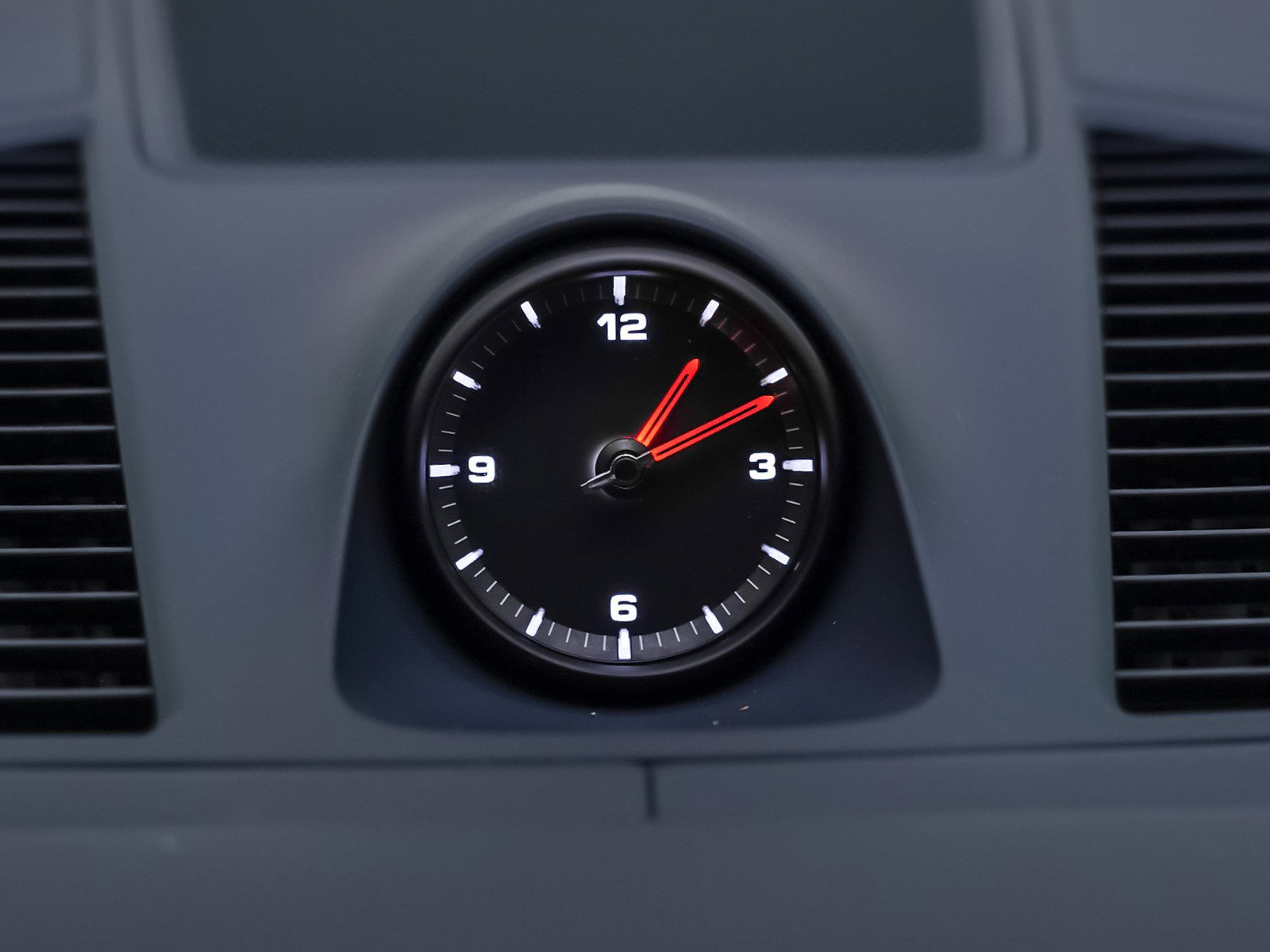 Used 2023 Porsche Cayenne Platinum Edition image 21