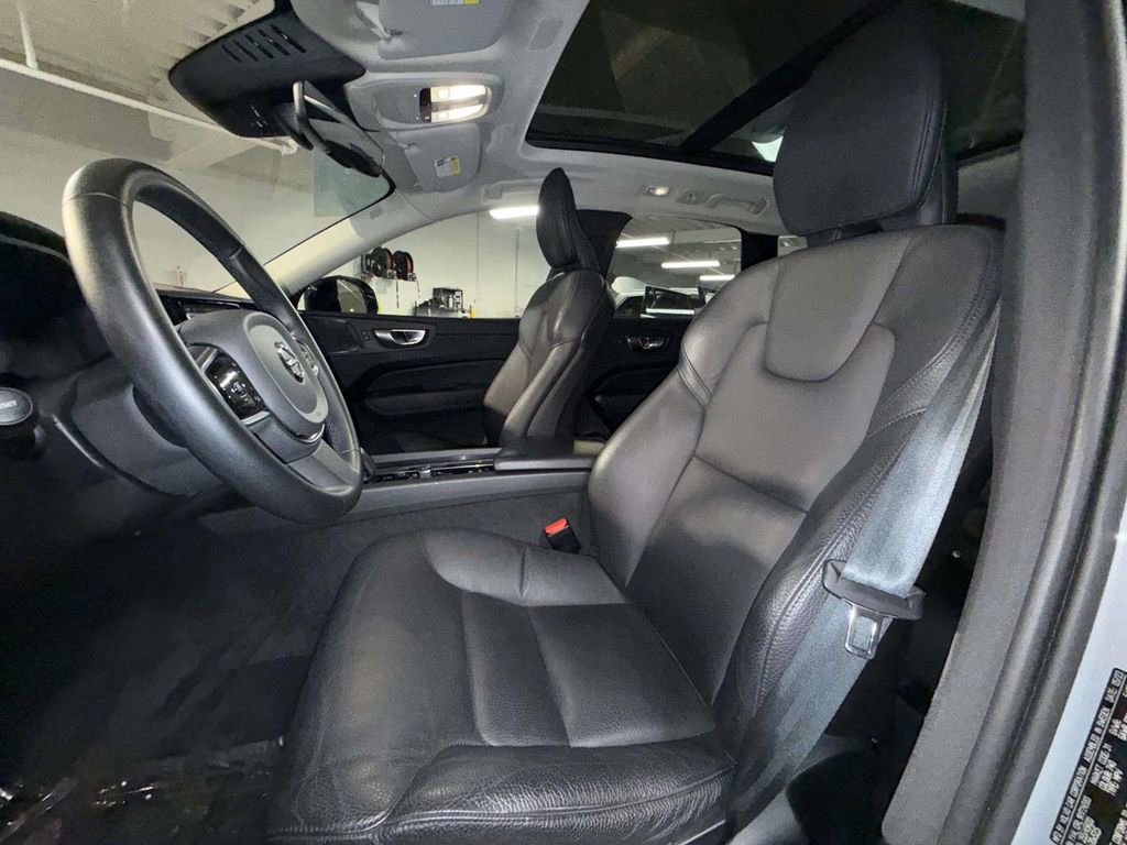 Used 2024 Volvo XC60 B5 Plus image 2