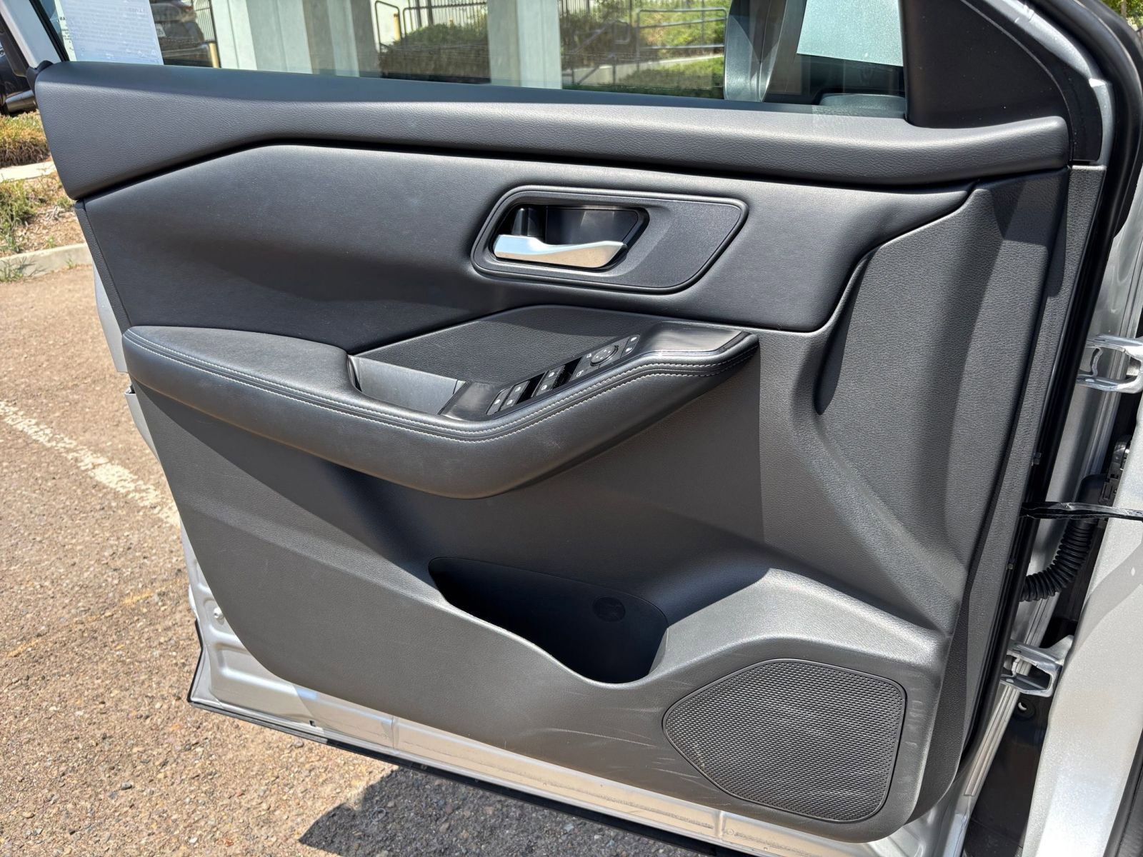 Used 2025 Nissan Rogue SV FWD image 18