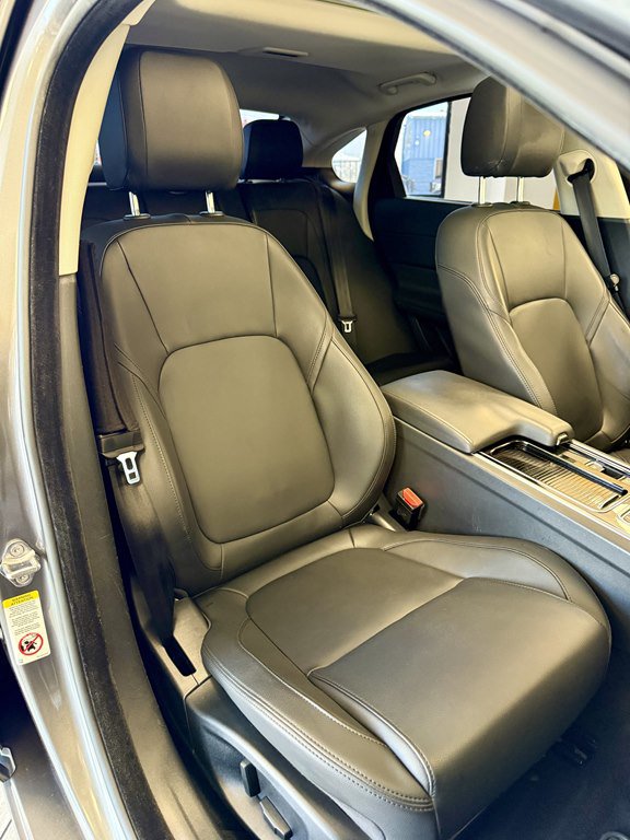 Used 2018 Jaguar XF Premium AWD/4WD image 15