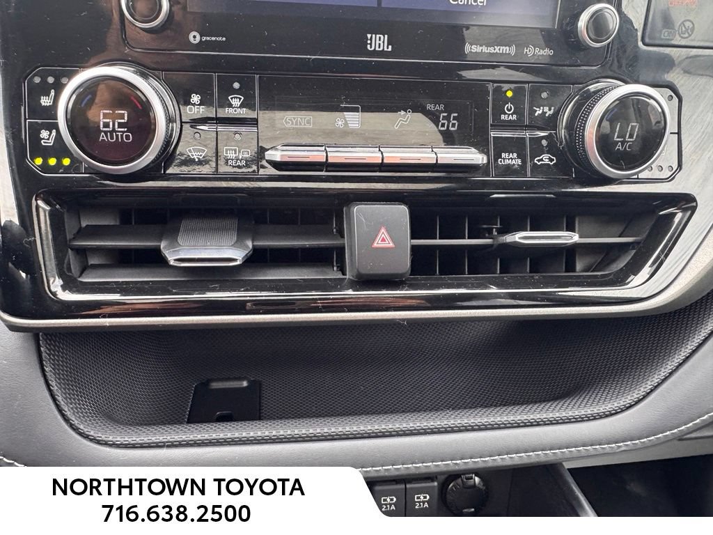 Used 2021 Toyota Highlander Limited AWD/4WD image 32