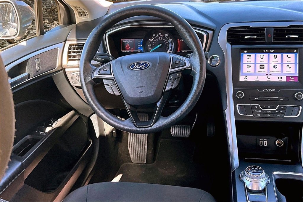 Used 2019 Ford Fusion SE image 5