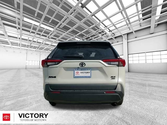 Used 2022 Toyota RAV4 XLE Premium image 4