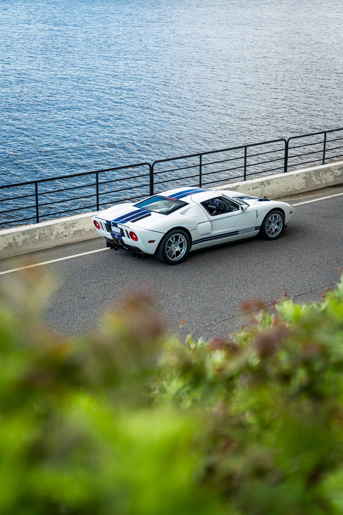 Used 2006 Ford GT RWD image 8