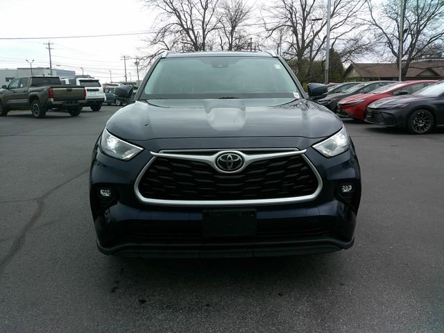 Used 2022 Toyota Highlander XLE AWD/4WD image 7