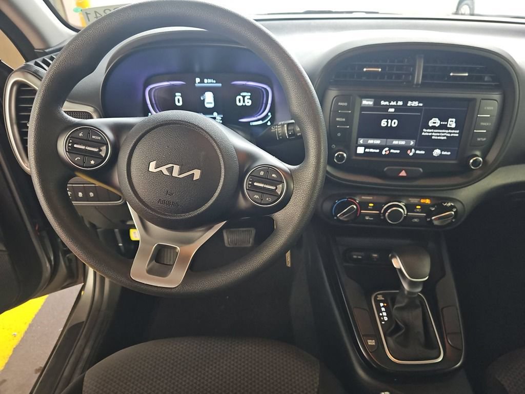 Used 2025 Kia Soul LX w/ LX Technology Package FWD image 8