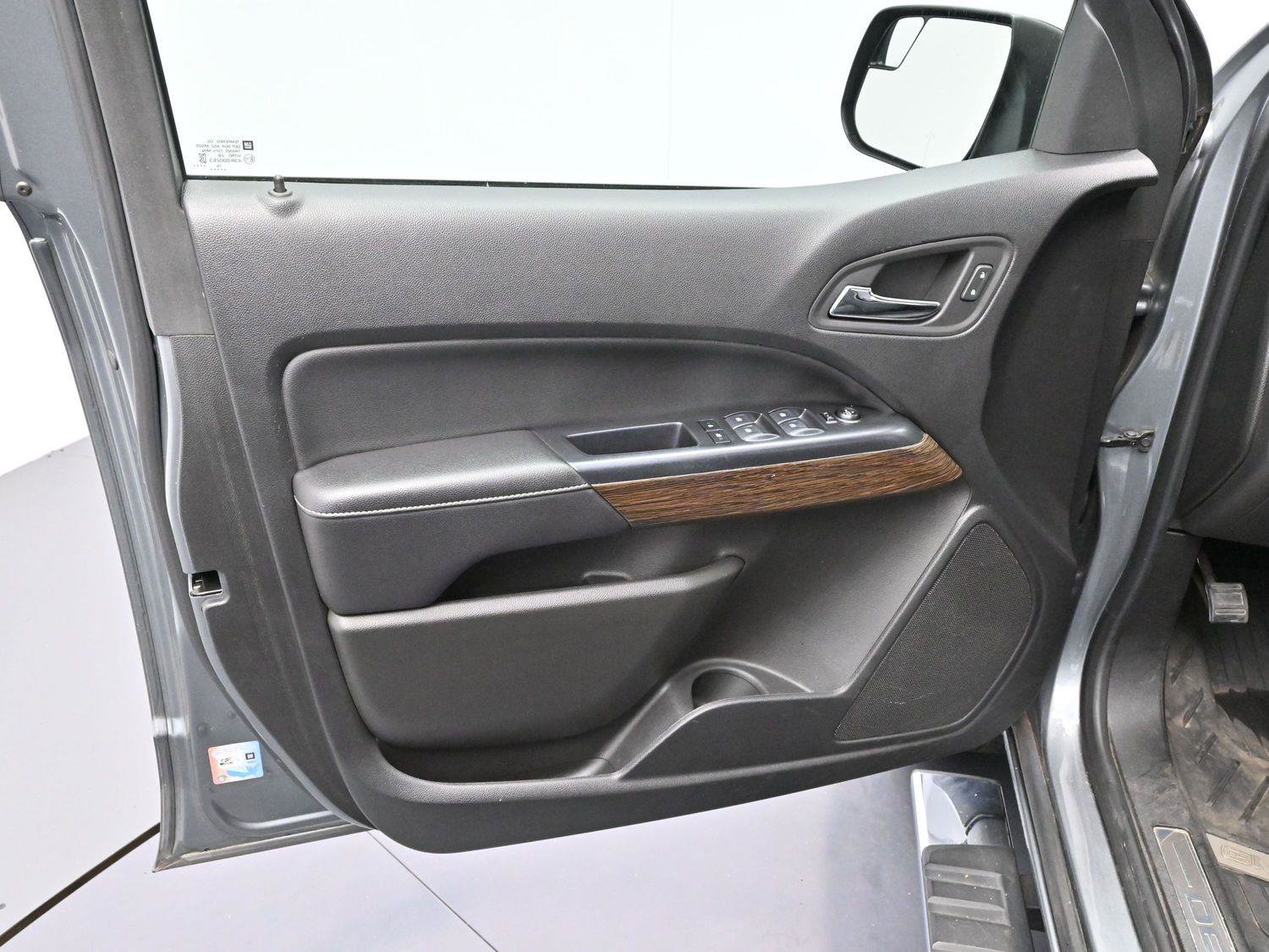 Used 2020 GMC Canyon Denali image 9