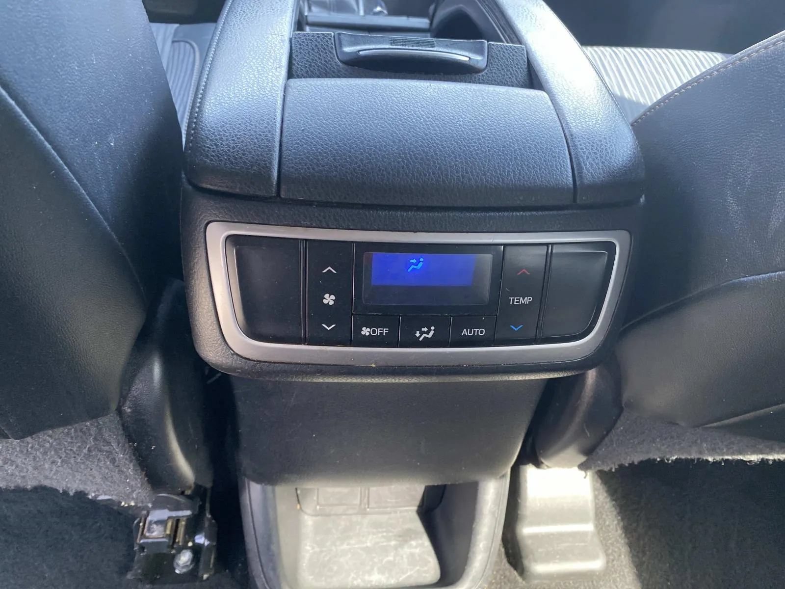 Used 2015 Toyota Highlander Plus FWD image 12