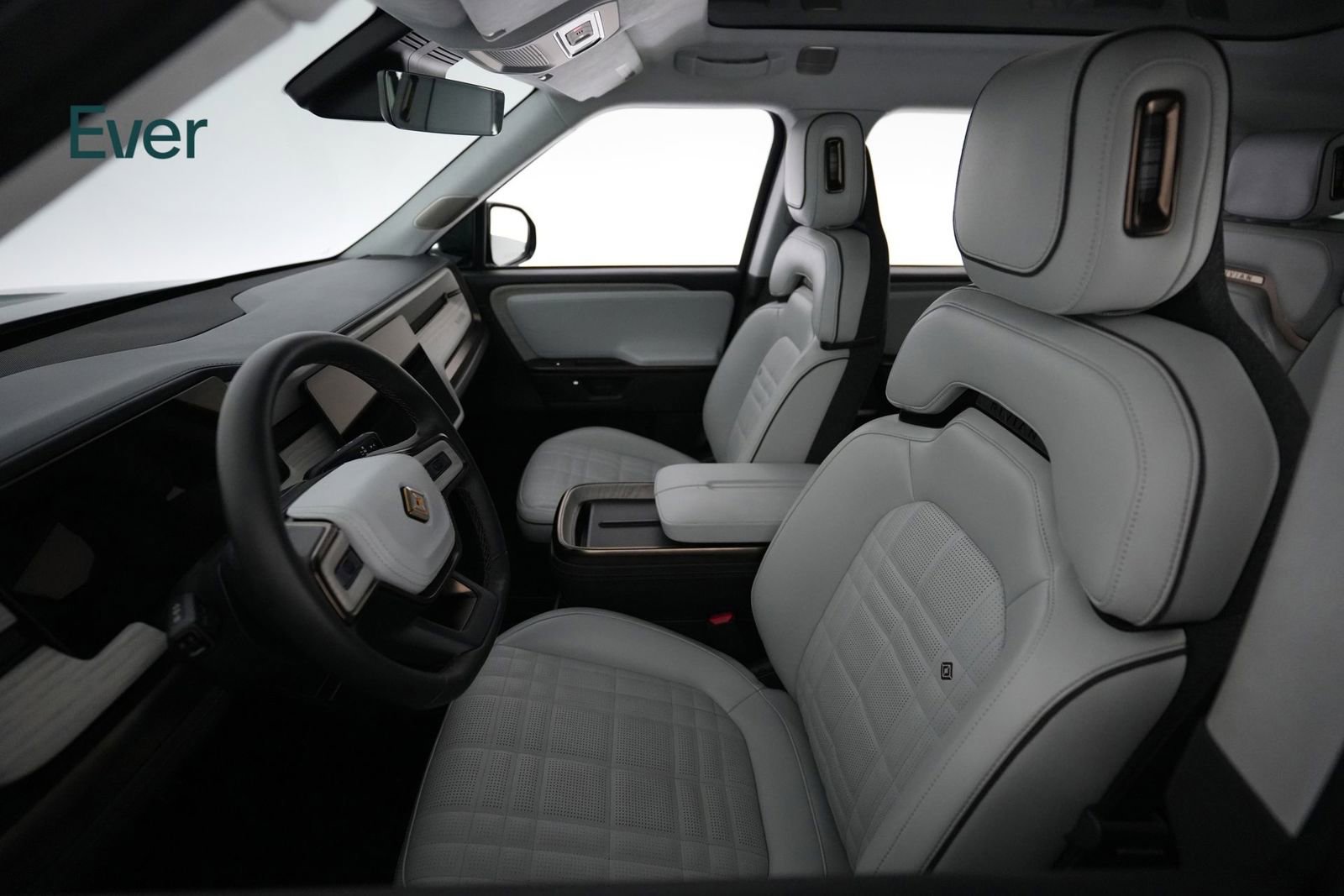 Used 2025 Rivian R1S Premium image 4