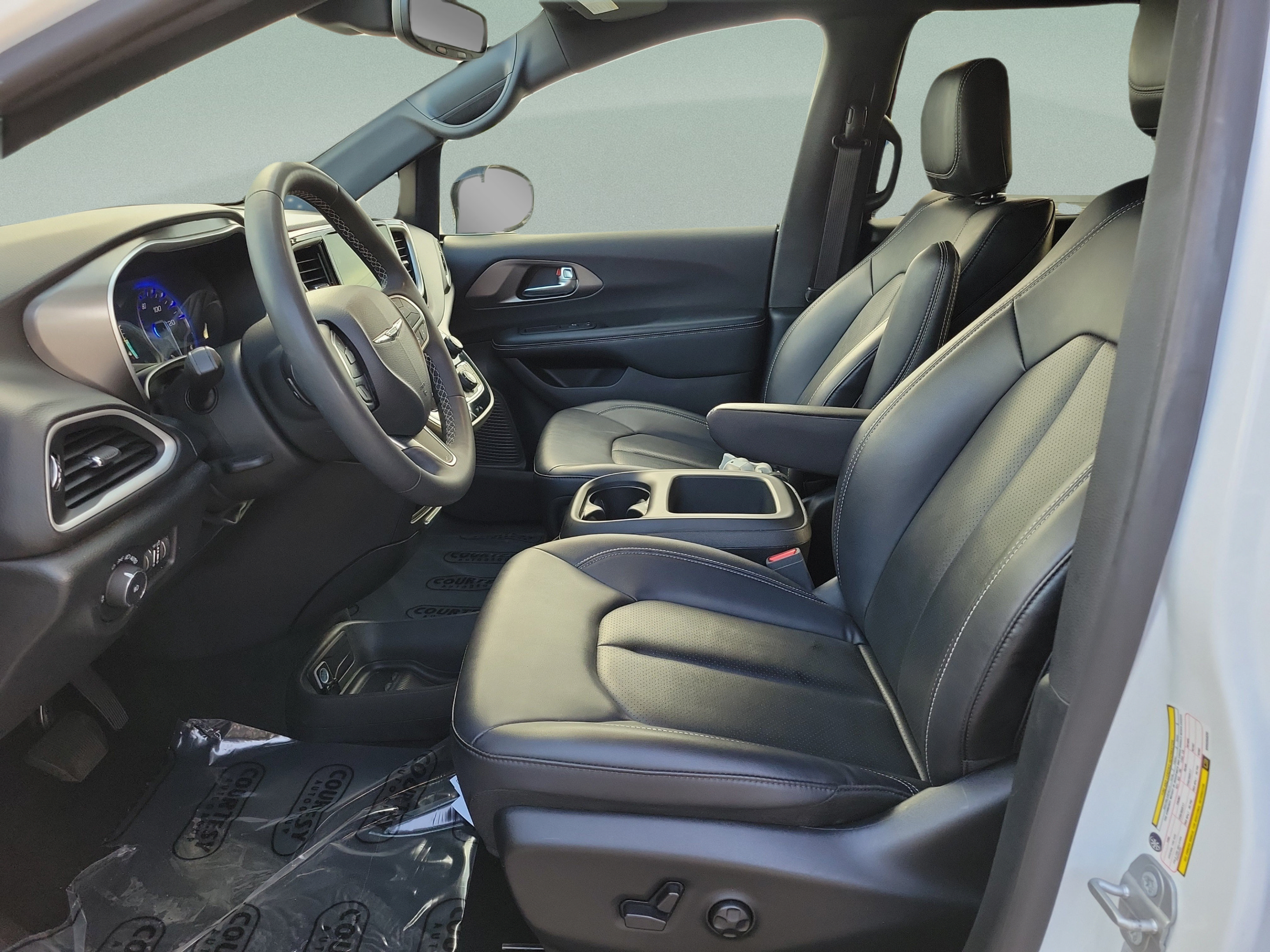 Used 2025 Chrysler Pacifica Select FWD image 19