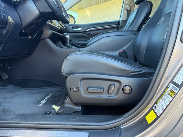 Used 2016 Toyota Highlander Limited FWD image 26
