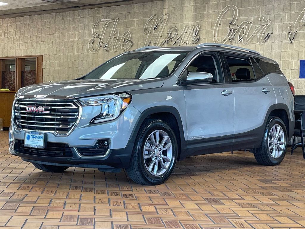 Used 2024 GMC Terrain SLT AWD/4WD image 4