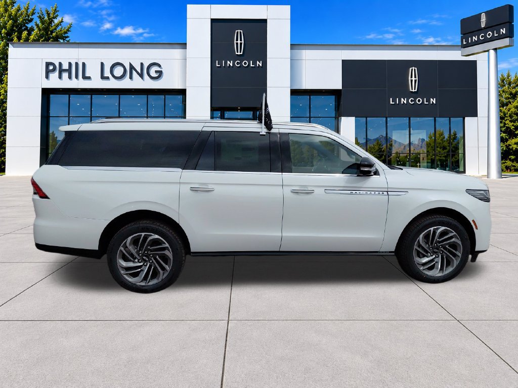 New 2026 Lincoln Navigator L Reserve AWD/4WD image 10