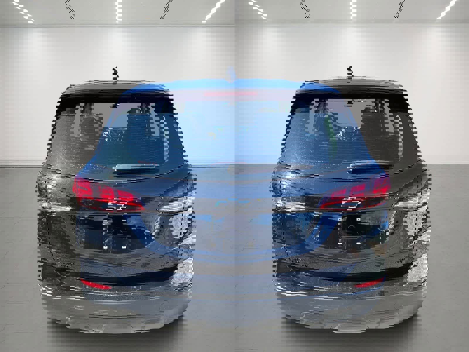 Used 2023 Chevrolet Equinox LS w/ Midnight Edition image 5