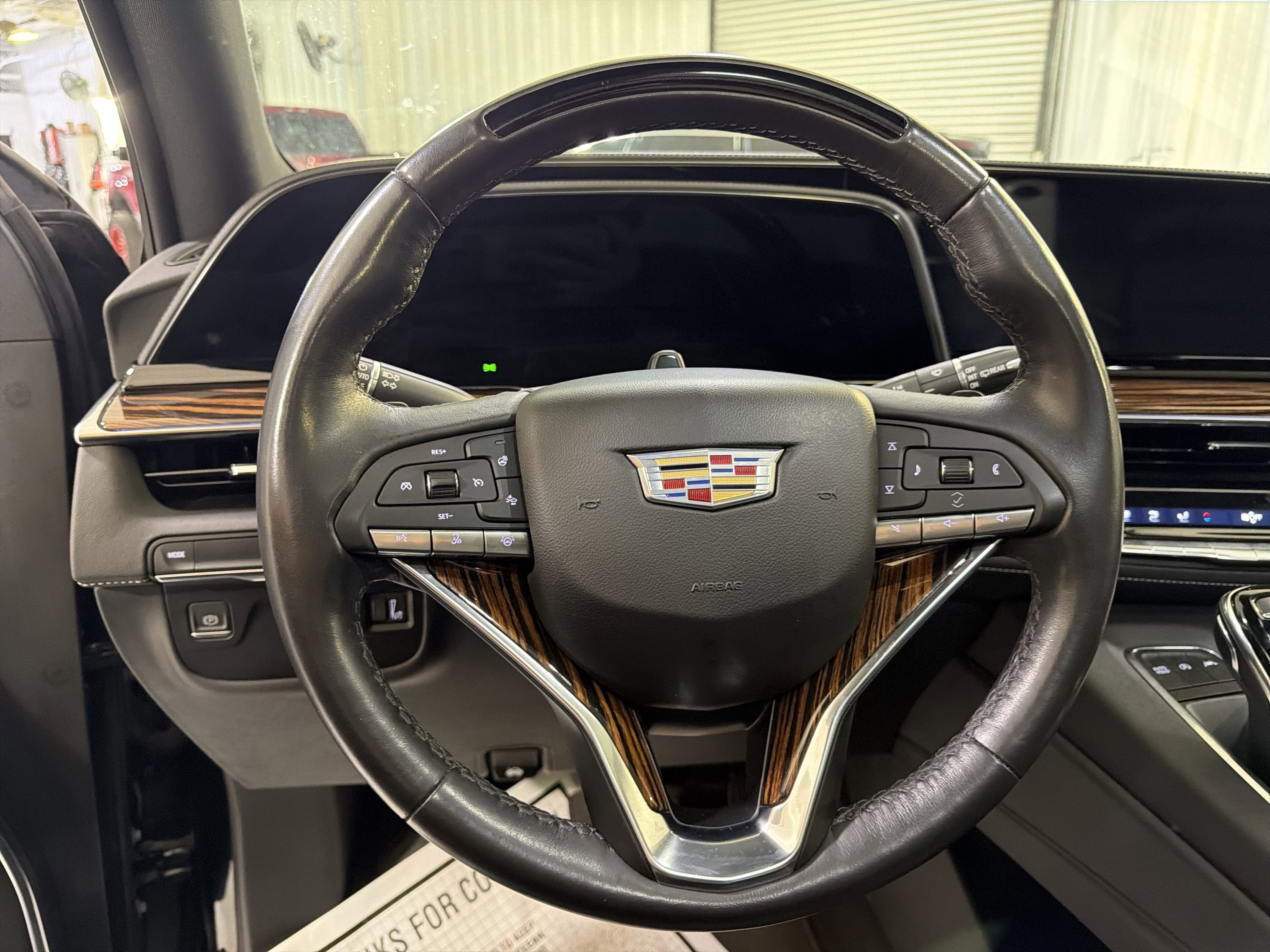 Used 2022 Cadillac Escalade Premium Luxury RWD image 13
