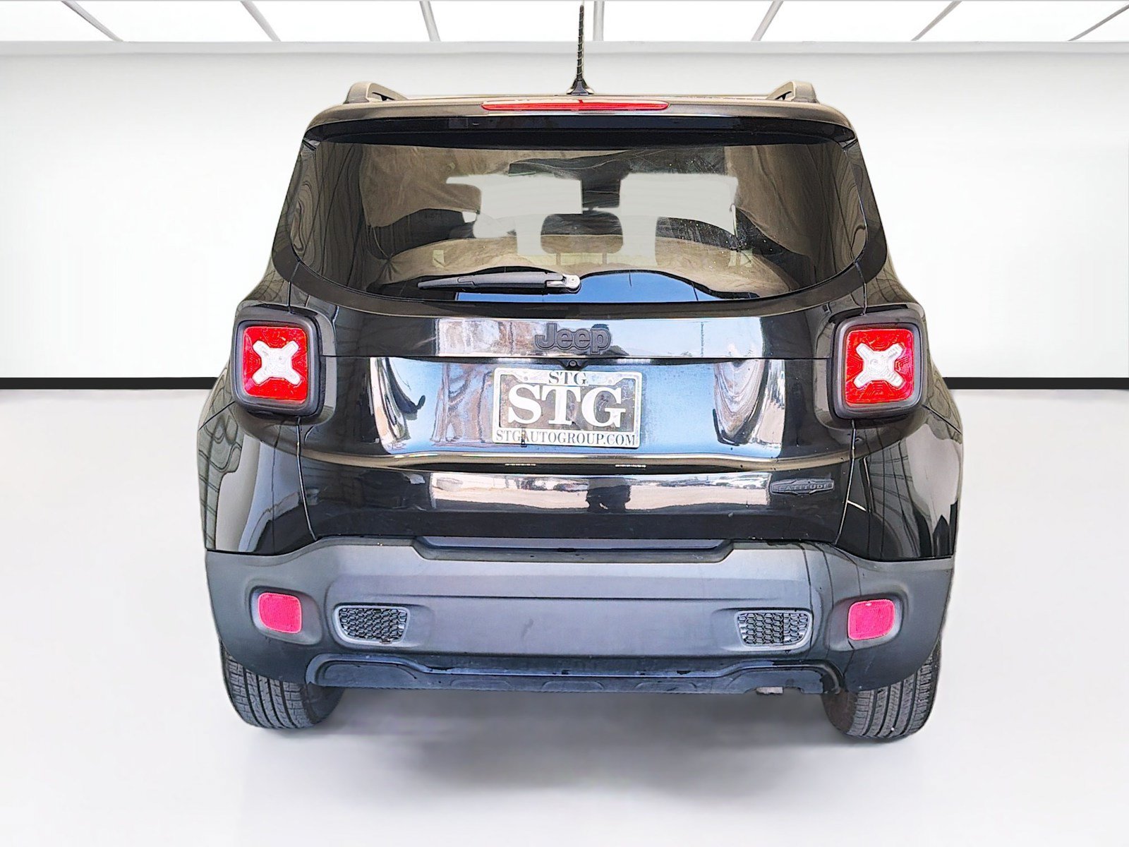 Used 2016 Jeep Renegade Latitude FWD image 5
