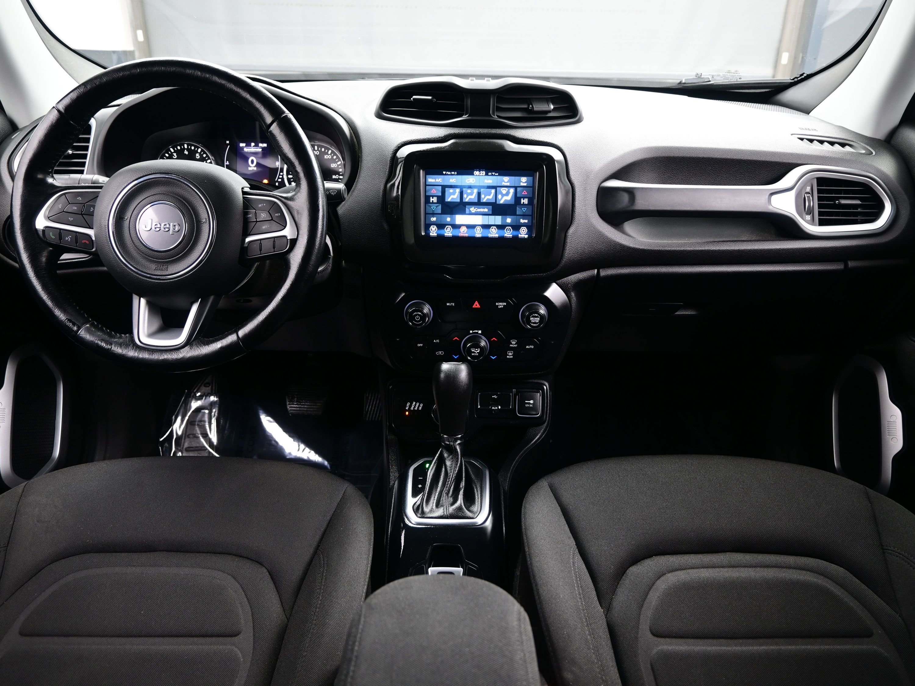 Used 2018 Jeep Renegade Latitude w/ Cold Weather Group image 15