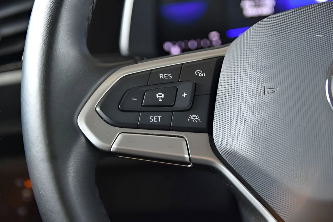 Used 2024 Volkswagen Jetta SE image 12