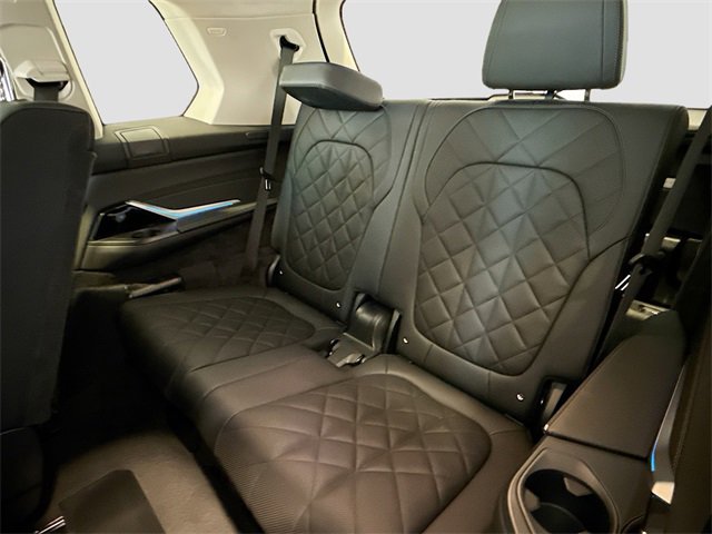 Used 2025 BMW X7 xDrive40i w/ Climate Comfort Package image 21