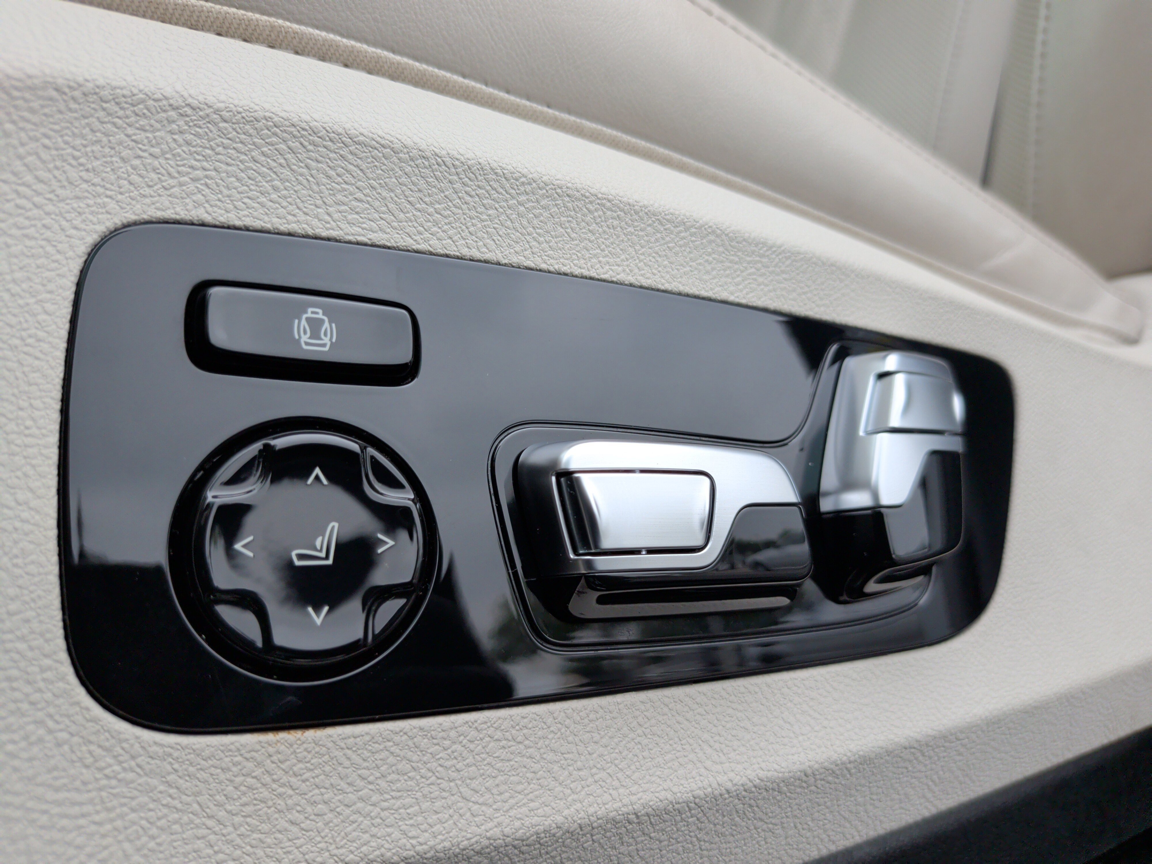 Certified 2024 BMW X5 xDrive40i w/ M Sport Package AWD/4WD image 28