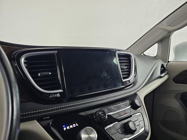 Used 2021 Chrysler Pacifica Limited image 29