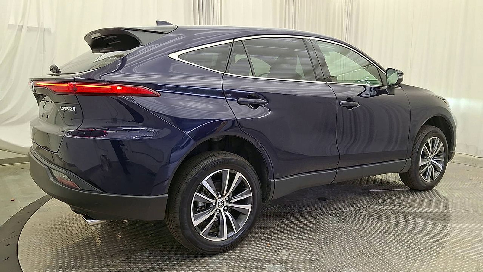 Certified 2022 Toyota Venza LE AWD/4WD image 3