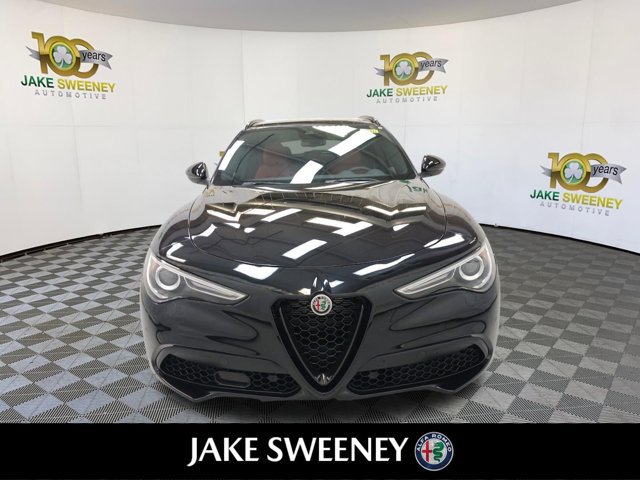 Used 2022 Alfa Romeo Stelvio Veloce AWD/4WD image 3