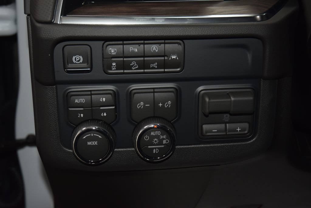 New 2026 Chevrolet Suburban Premier AWD/4WD image 36