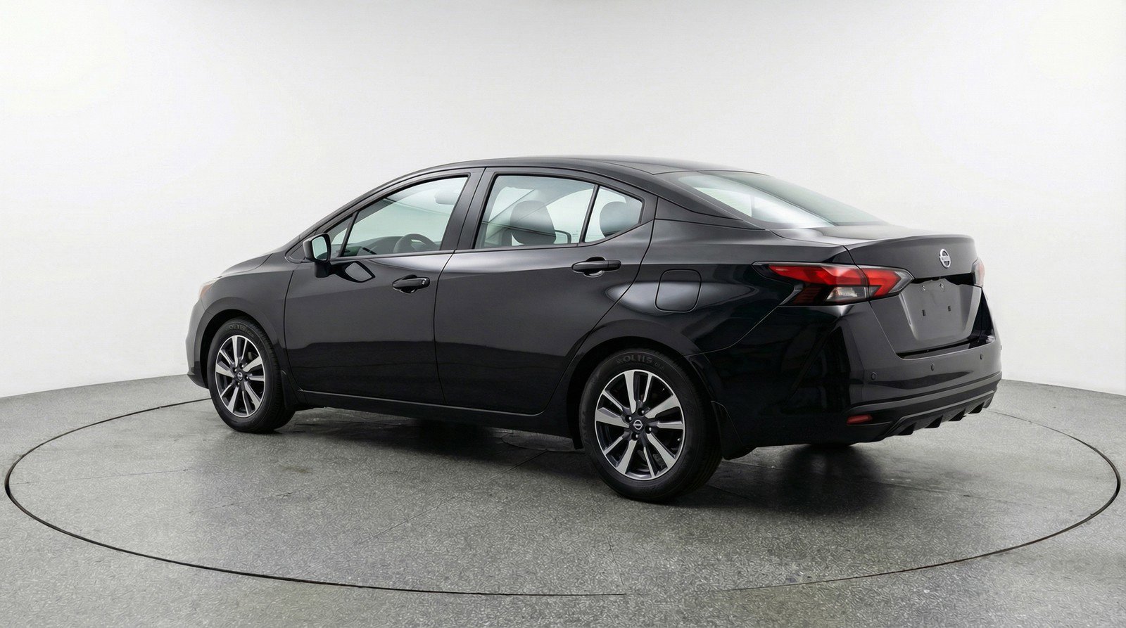 Used 2025 Nissan Versa SV image 6