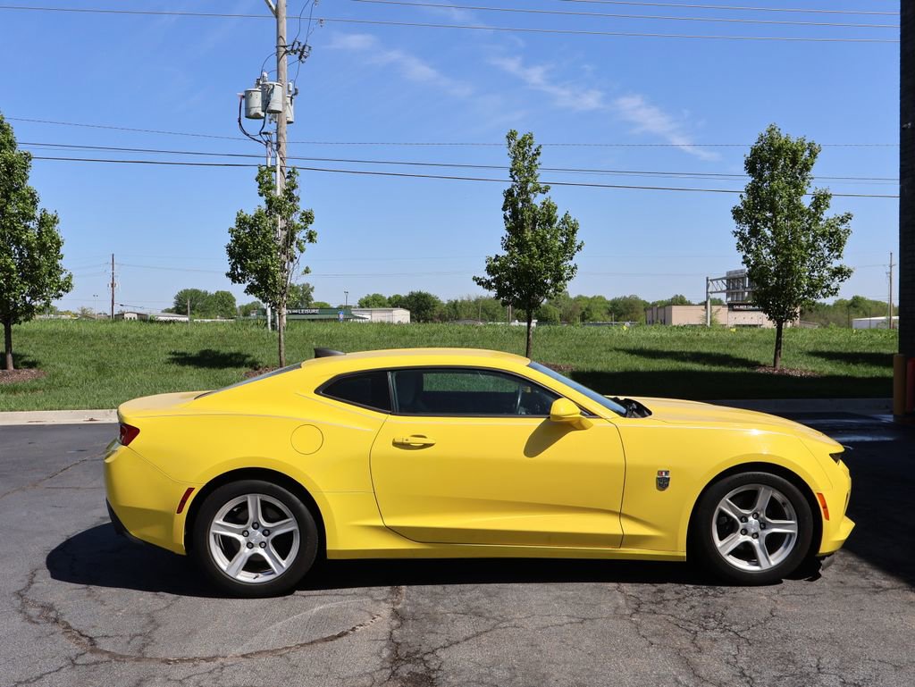 Used 2017 Chevrolet Camaro LT RWD image 9