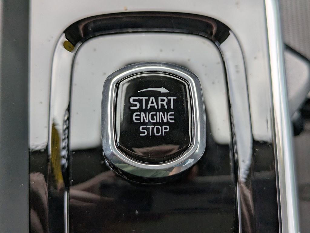 Certified 2024 Volvo XC60 B5 Ultimate w/ Protection Package Premier image 29