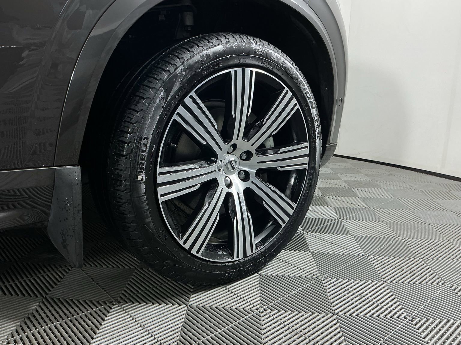 Used 2024 Volvo XC90 B6 Ultimate image 9